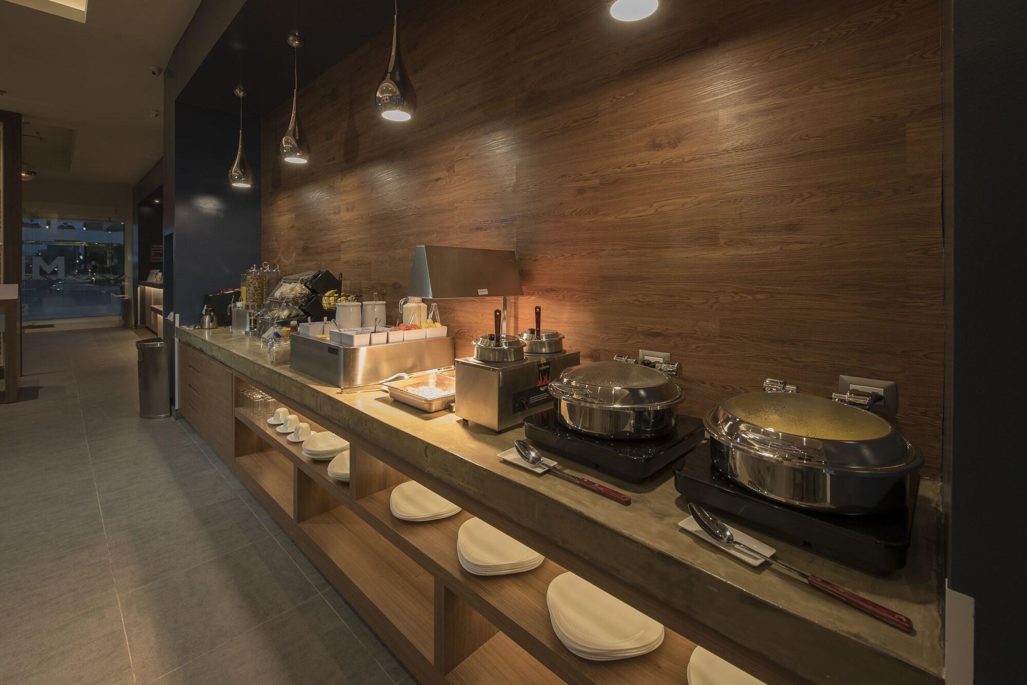 Microtel Inn & Suites By Wyndham Irapuato Eksteriør billede